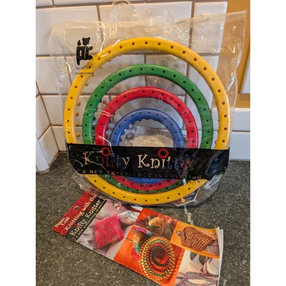 Provo Craft Knifty Knitter Round Loom Set 4 Sizes Yellow Green Red Blue Bag Book
